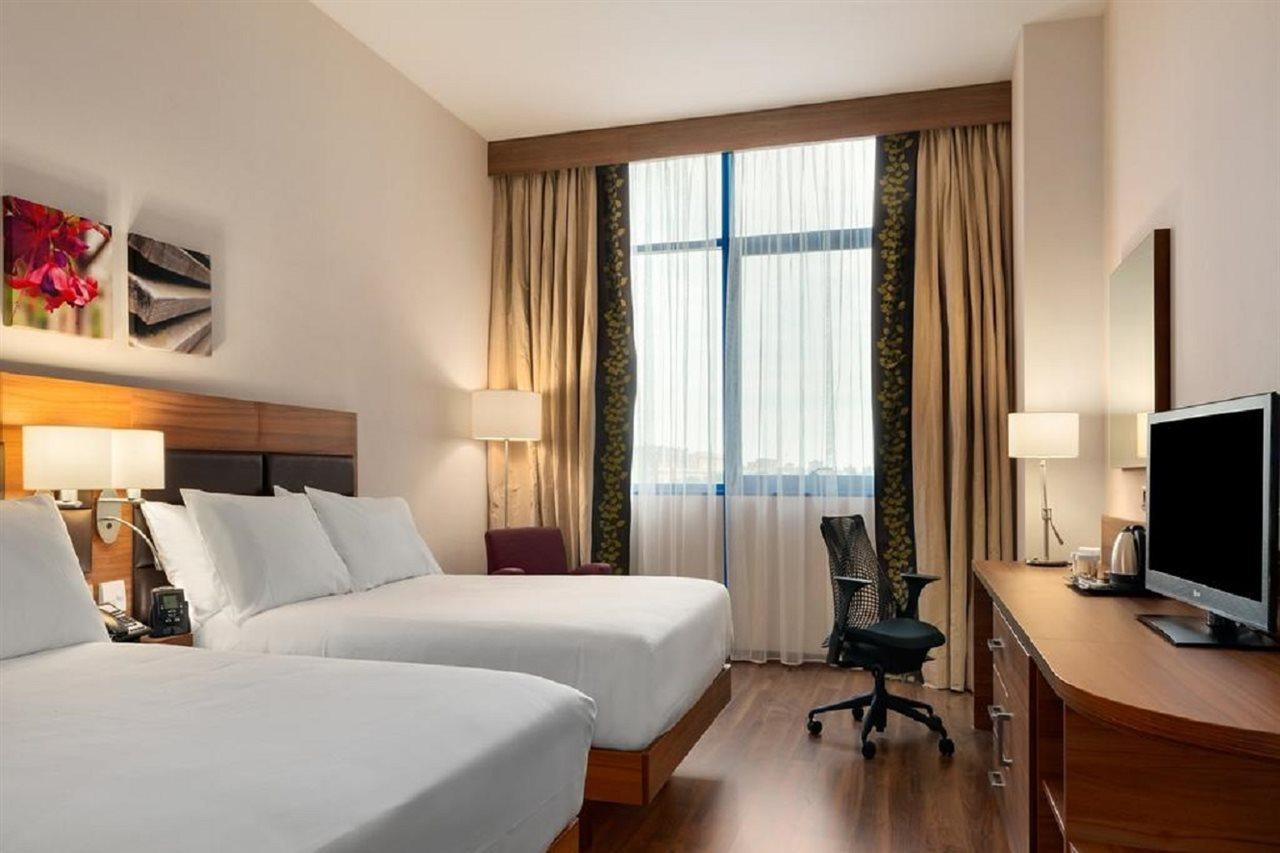 Hilton Garden Inn Sevilla Ngoại thất bức ảnh
