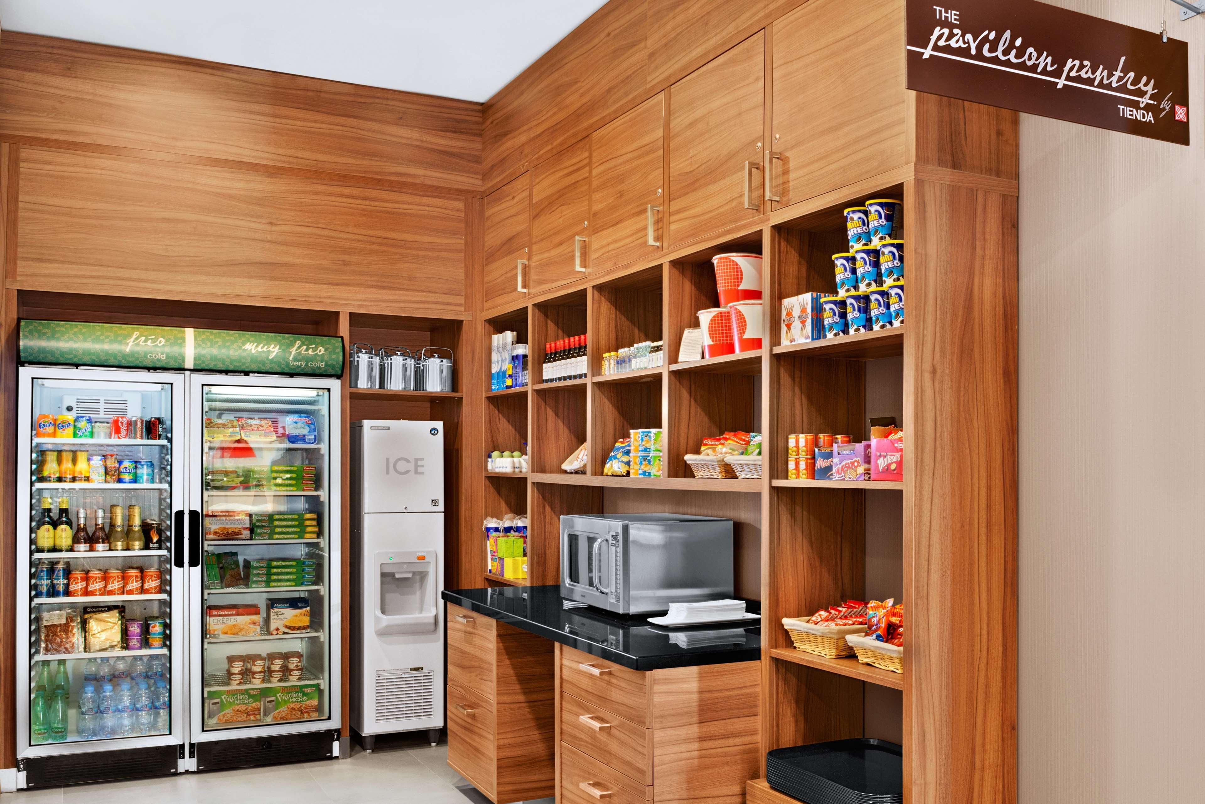 Hilton Garden Inn Sevilla Ngoại thất bức ảnh