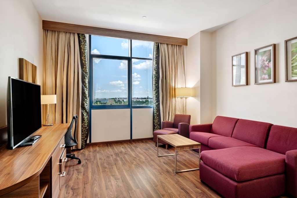 Hilton Garden Inn Sevilla Phòng bức ảnh