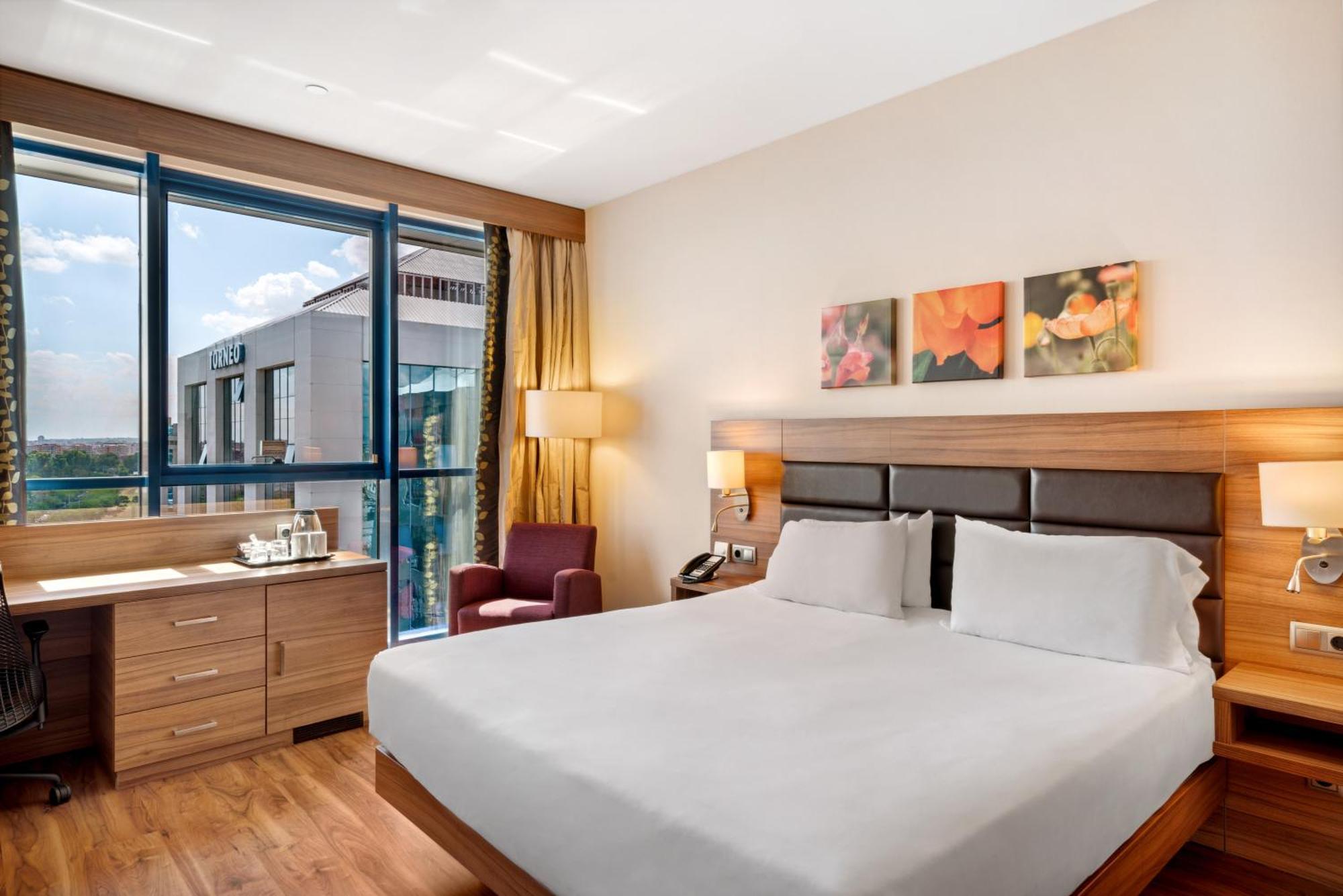 Hilton Garden Inn Sevilla Ngoại thất bức ảnh