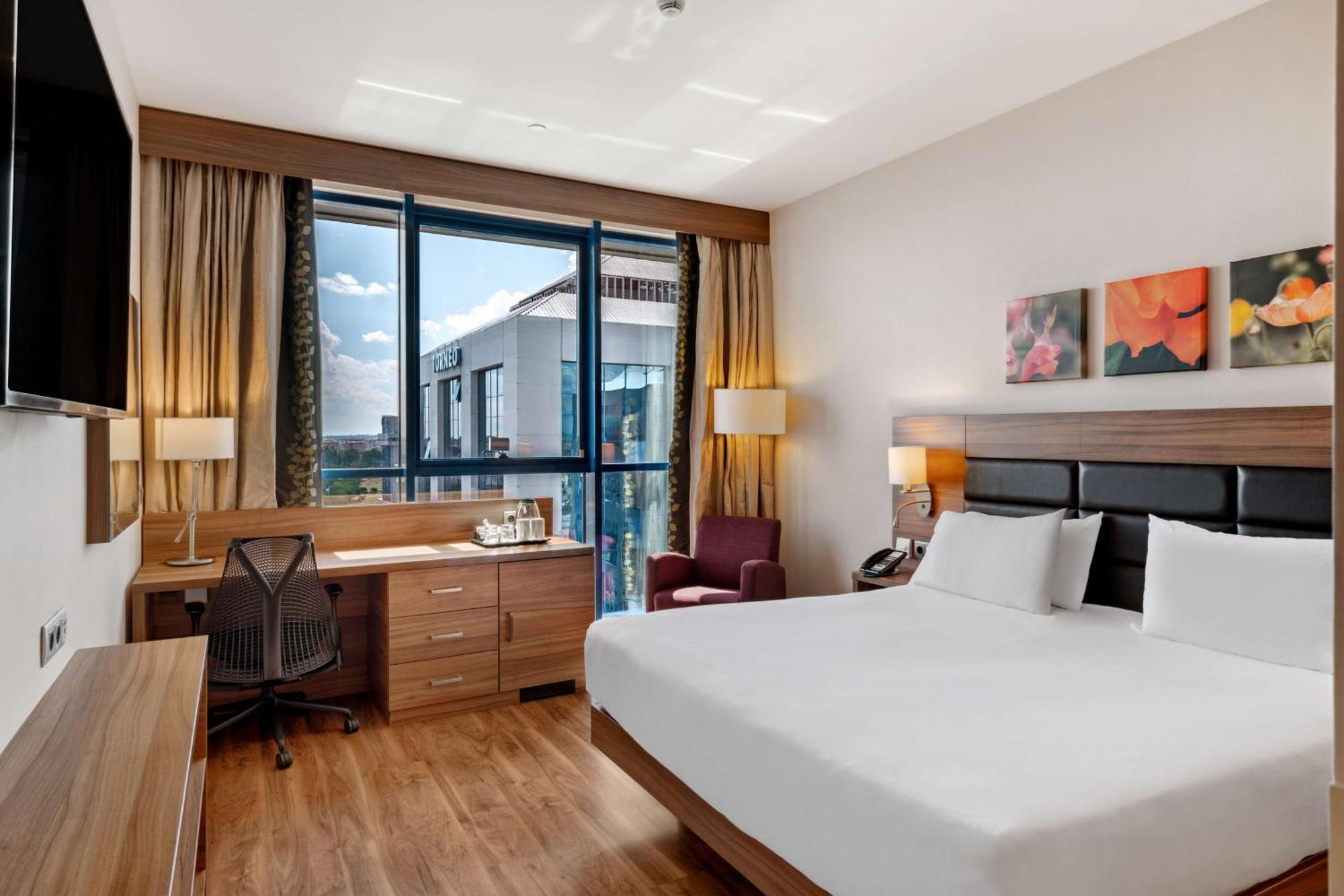Hilton Garden Inn Sevilla Ngoại thất bức ảnh