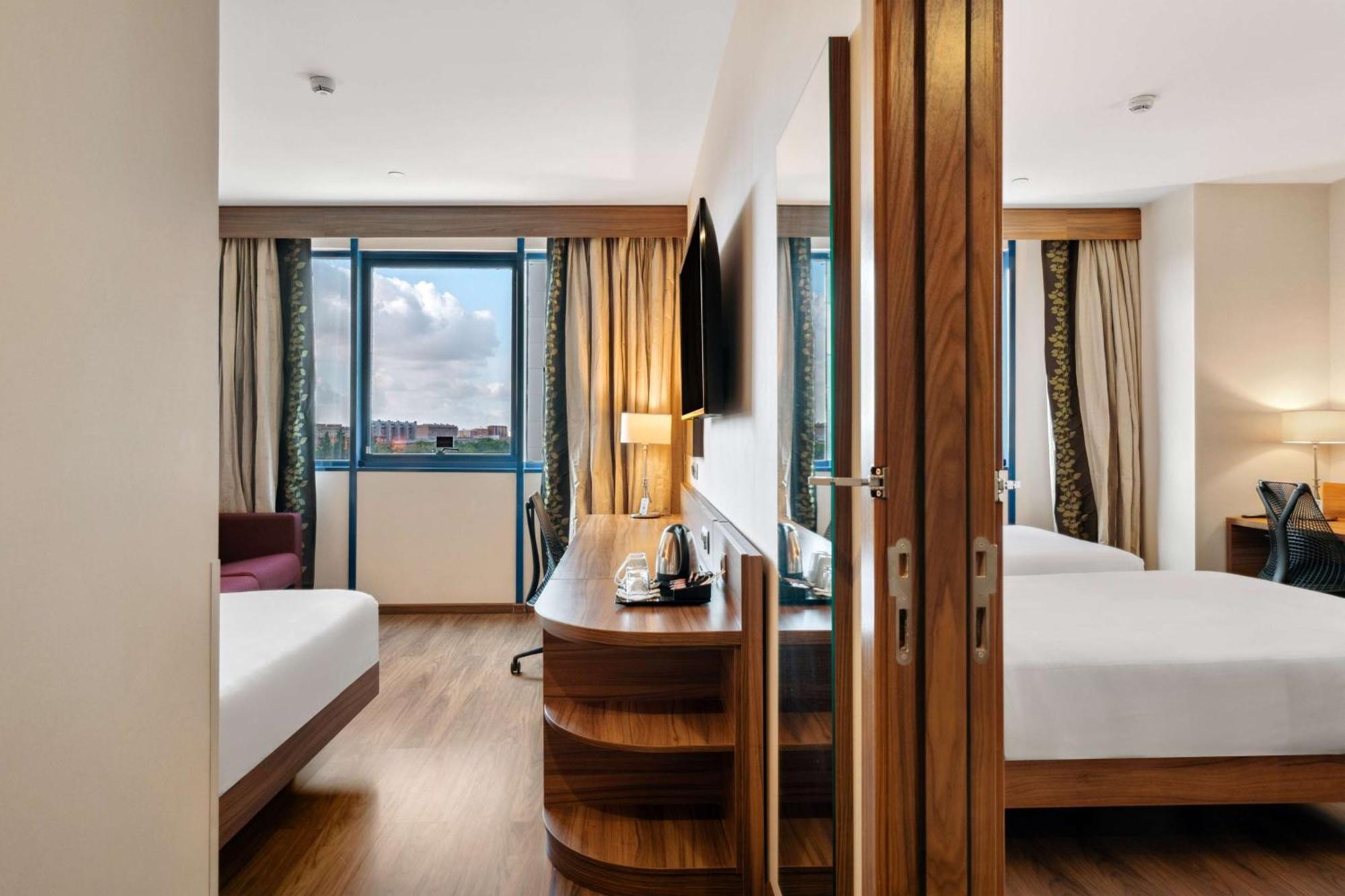 Hilton Garden Inn Sevilla Ngoại thất bức ảnh