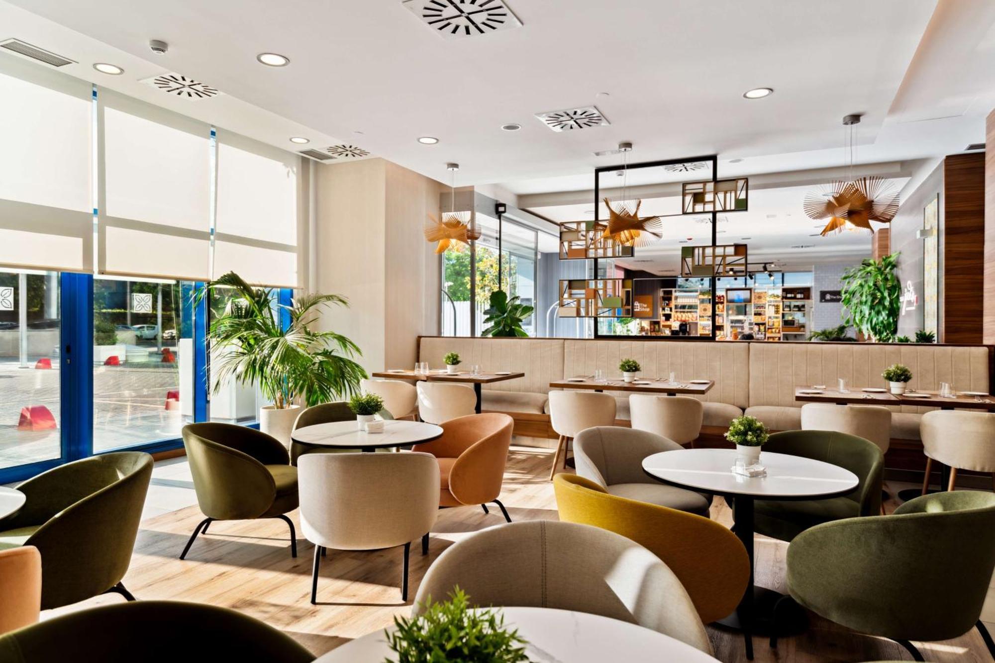 Hilton Garden Inn Sevilla Ngoại thất bức ảnh